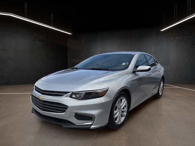 2018 Chevrolet Malibu LT image 2