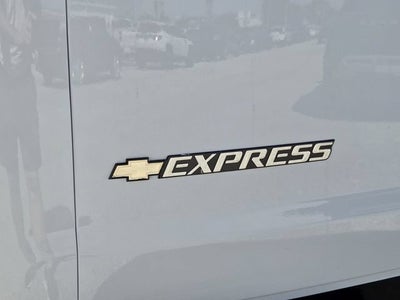 2025 Chevrolet Express Passenger 1LT