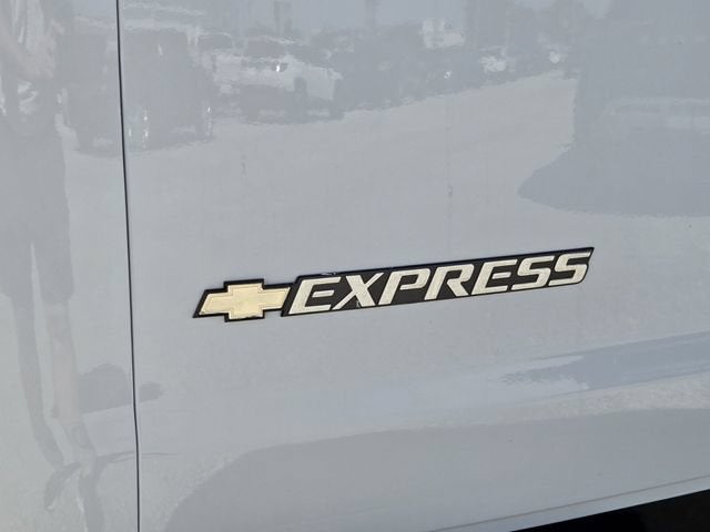 2025 Chevrolet Express Passenger 1LT