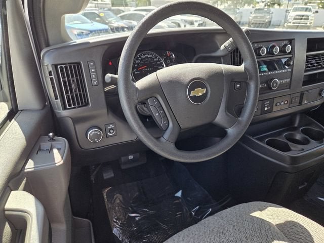 2025 Chevrolet Express Passenger 1LT