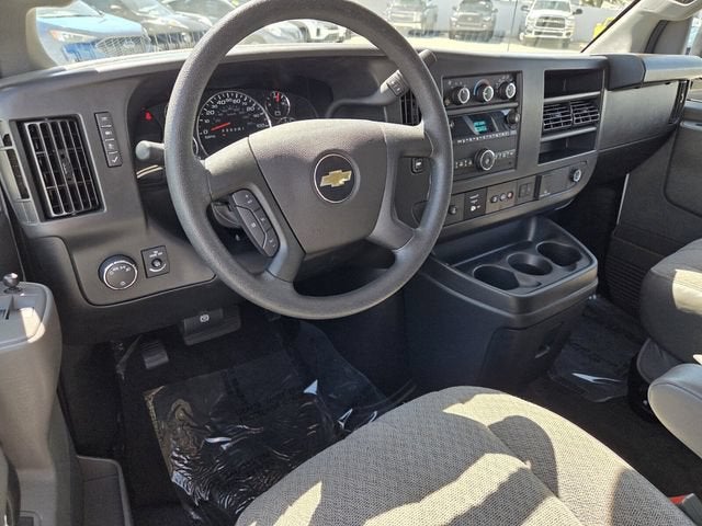 2025 Chevrolet Express Passenger 1LT