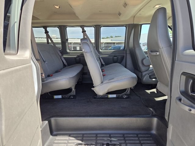 2025 Chevrolet Express Passenger 1LT