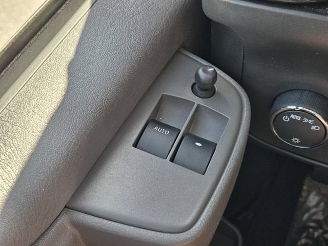 2025 Chevrolet Express Passenger 1LT