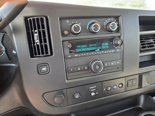 2025 Chevrolet Express Passenger 1LT