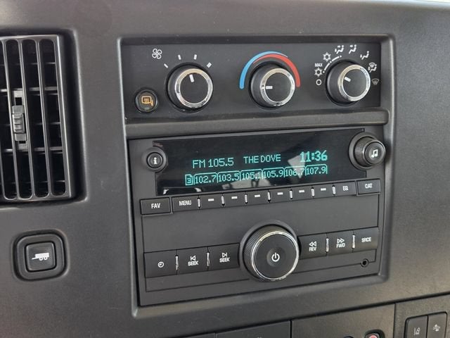 2025 Chevrolet Express Passenger 1LT