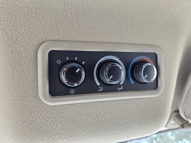 2025 Chevrolet Express Passenger 1LT