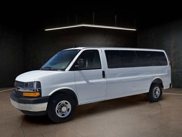2025 Chevrolet Express Passenger 1LT image 3