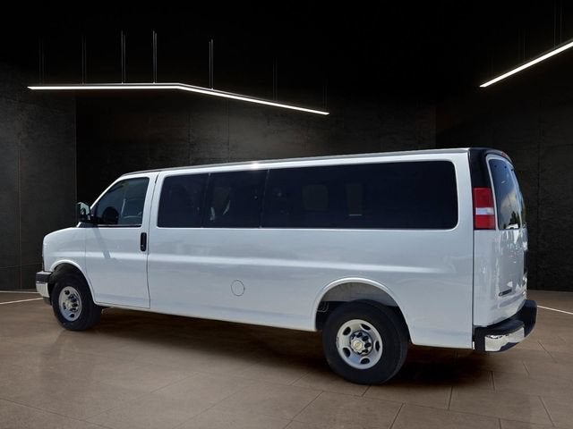 2025 Chevrolet Express Passenger 1LT