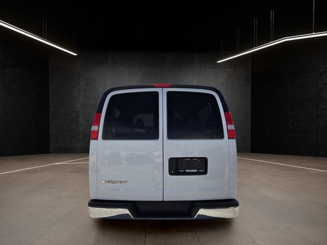 2025 Chevrolet Express Passenger 1LT