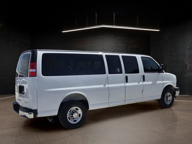 2025 Chevrolet Express Passenger 1LT