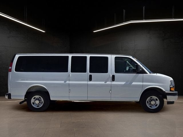2025 Chevrolet Express Passenger 1LT