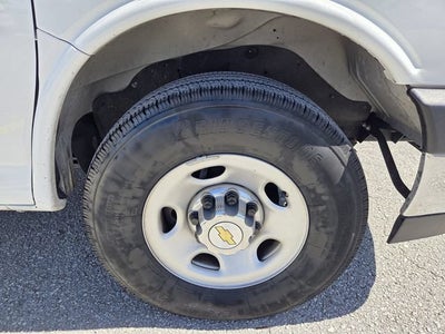 2025 Chevrolet Express Passenger 1LT