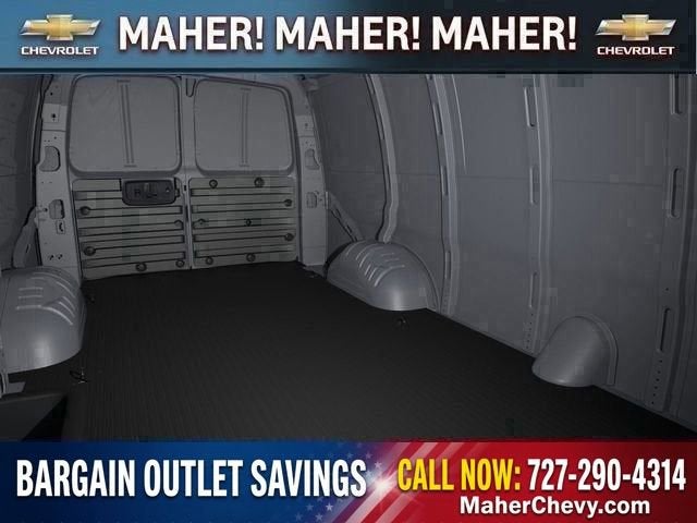 2025 Chevrolet Express Cargo WT
