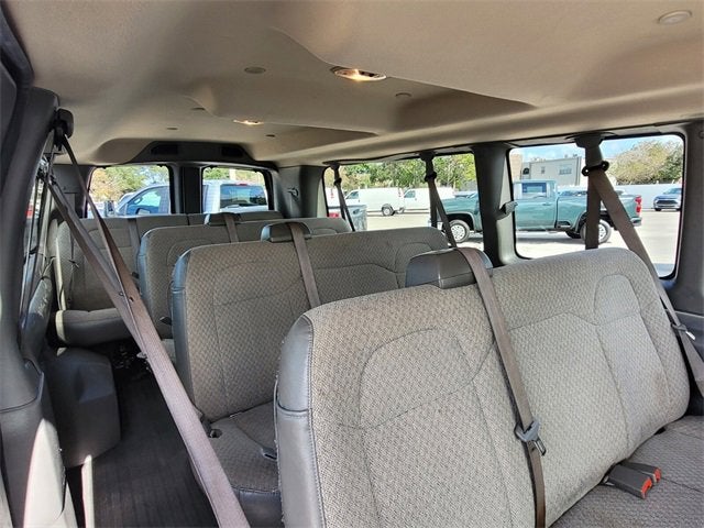 2022 GMC Savana Passenger 3500 LS