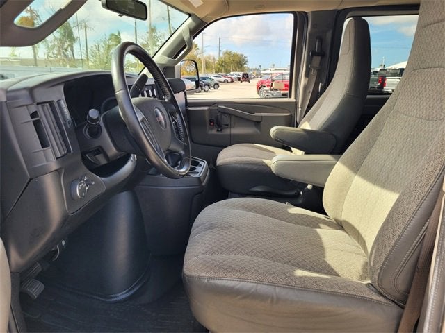 2022 GMC Savana Passenger 3500 LS