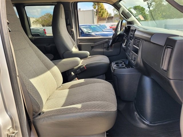 2022 GMC Savana Passenger 3500 LS