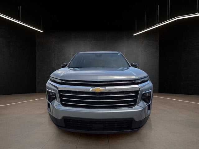 2025 Chevrolet Traverse LT image 2