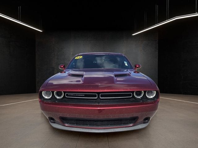 2019 Dodge Challenger SXT image 2