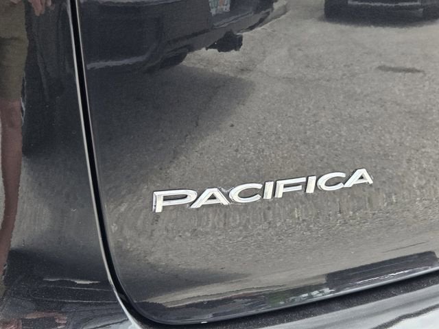 2023 Chrysler Pacifica Limited image 13