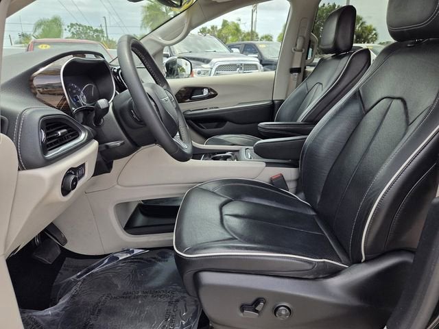 2023 Chrysler Pacifica Limited image 15