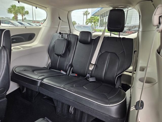 2023 Chrysler Pacifica Limited image 17