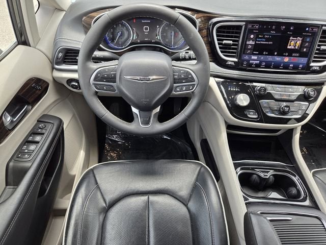 2023 Chrysler Pacifica Limited image 18