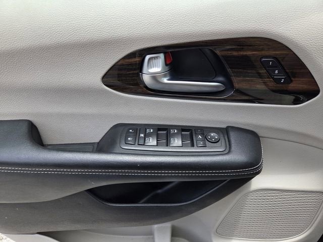 2023 Chrysler Pacifica Limited image 23