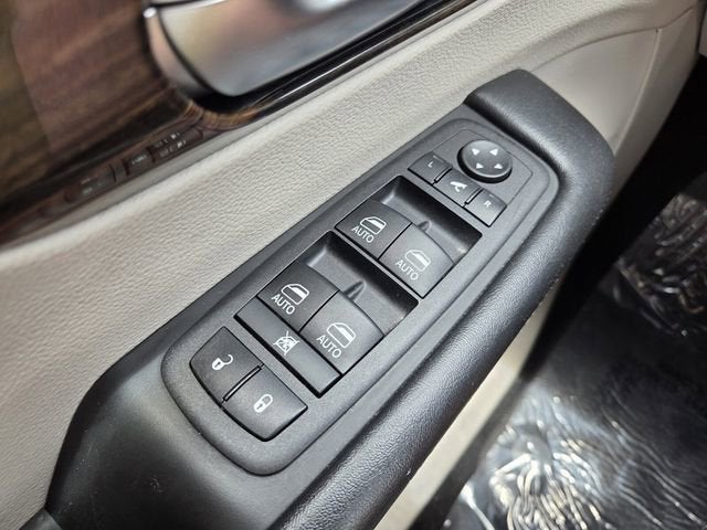 2023 Chrysler Pacifica Limited image 25
