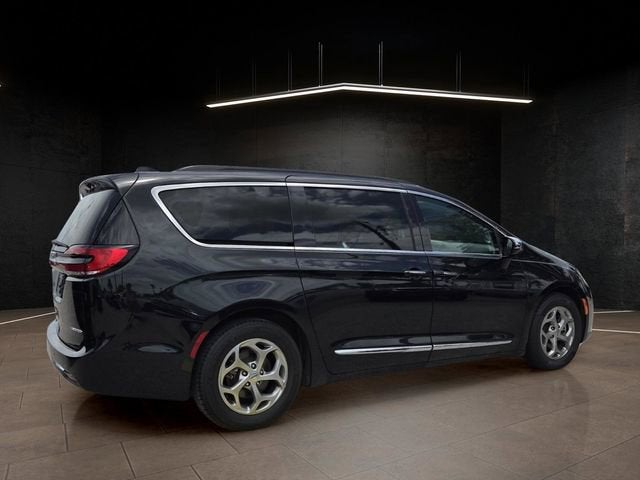 2023 Chrysler Pacifica Limited image 7