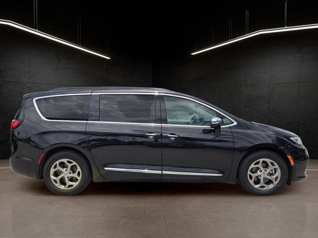 2023 Chrysler Pacifica Limited image 8