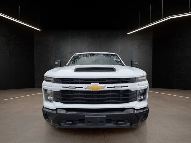 2025 Chevrolet Silverado 2500 HD Custom image 2