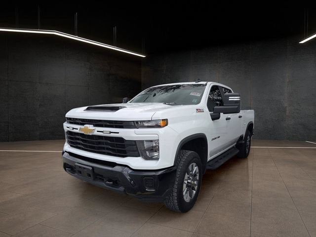 2025 Chevrolet Silverado 2500 HD Custom image 3