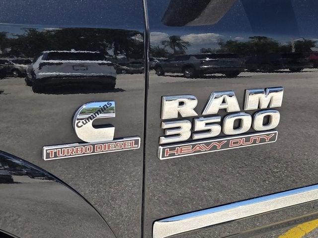 2018 RAM 3500 Laramie Crew Cab 4x4 8' Box