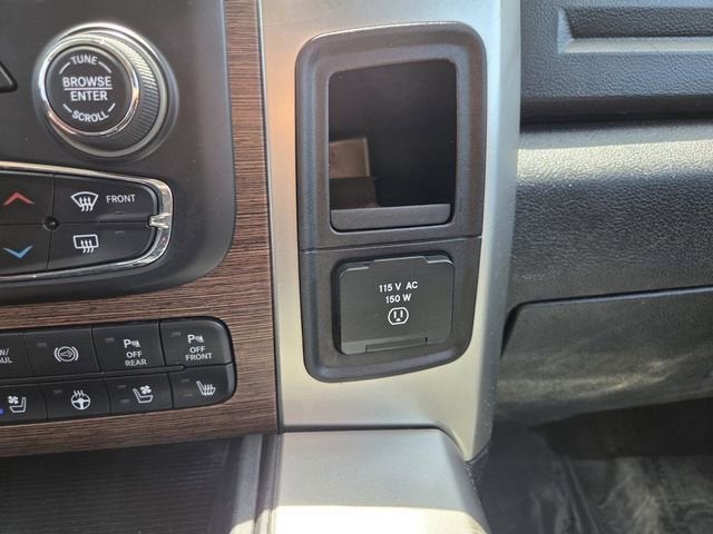 2018 RAM 3500 Laramie Crew Cab 4x4 8' Box