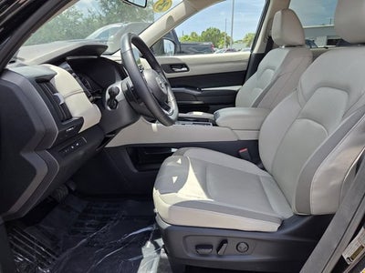 2025 Nissan Pathfinder SL
