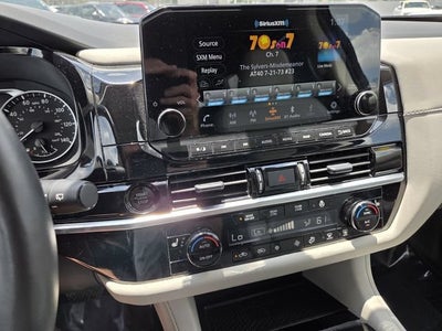 2025 Nissan Pathfinder SL