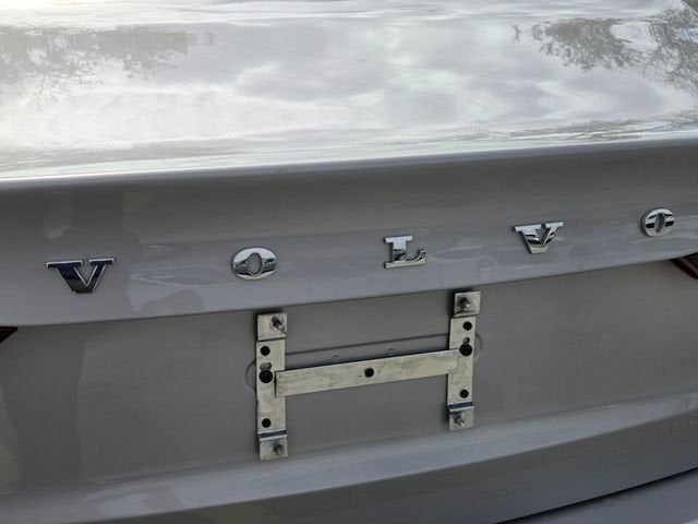 2024 Volvo S60 Plus Dark Theme