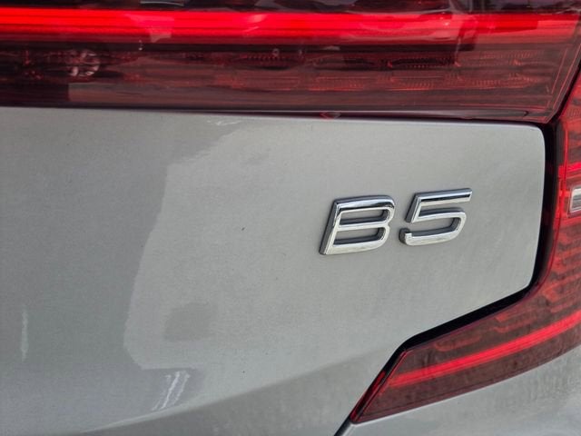 2024 Volvo S60 Plus Dark Theme