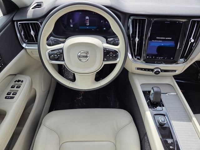 2024 Volvo S60 Plus Dark Theme