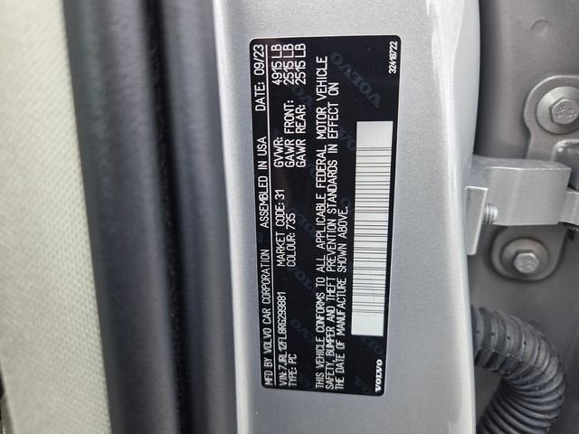 2024 Volvo S60 Plus Dark Theme