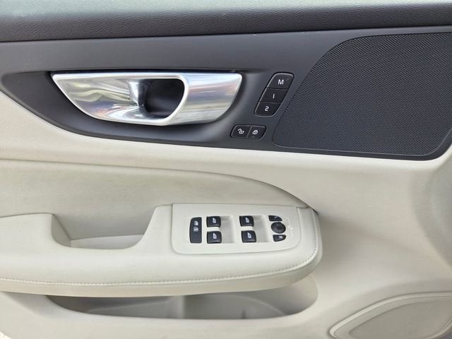 2024 Volvo S60 Plus Dark Theme