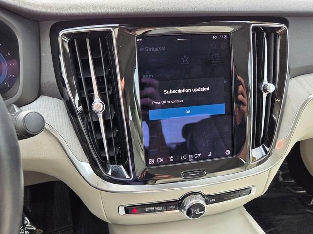 2024 Volvo S60 Plus Dark Theme