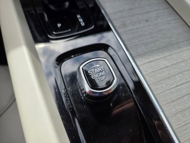 2024 Volvo S60 Plus Dark Theme