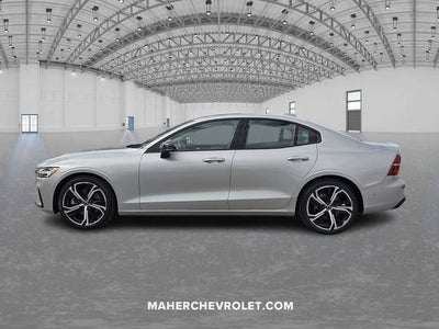 2024 Volvo S60 Plus Dark Theme