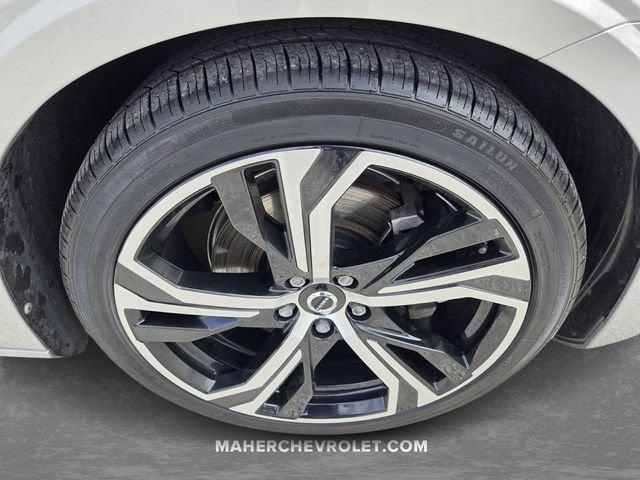 2024 Volvo S60 Plus Dark Theme