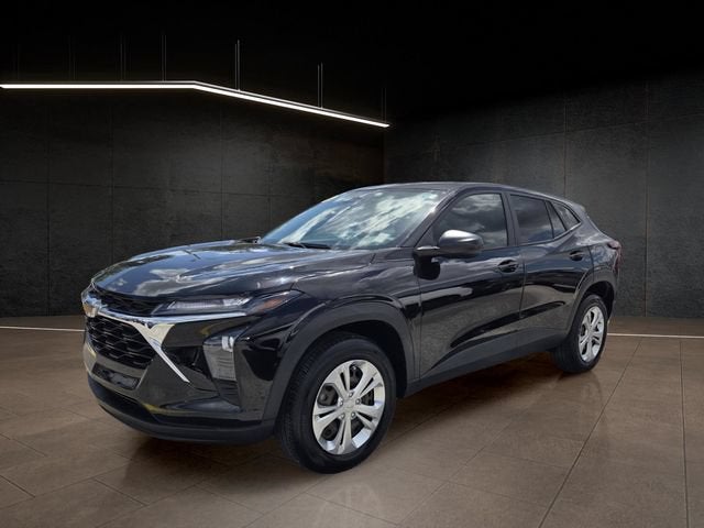 2024 Chevrolet Trax LS image 3