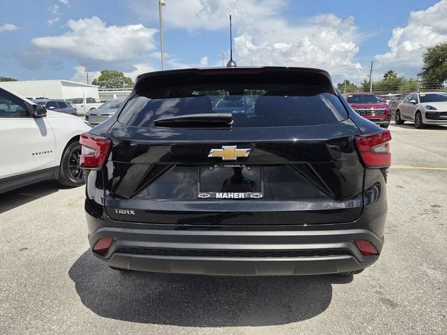 2024 Chevrolet Trax LS image 4