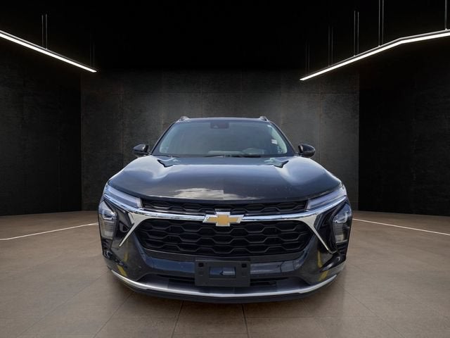 2025 Chevrolet Trax LT image 2