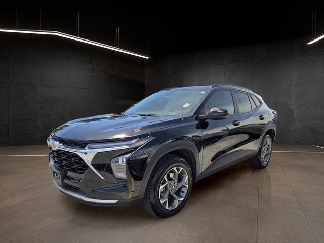 2025 Chevrolet Trax LT image 3