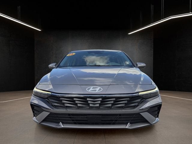 2025 Hyundai Elantra SEL Convenience image 2